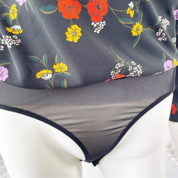 ASTR The Label Long Sleeve Bodysuit Black Floral Faux Wrap Surplice V-Neck XS - Picture 4 of 9